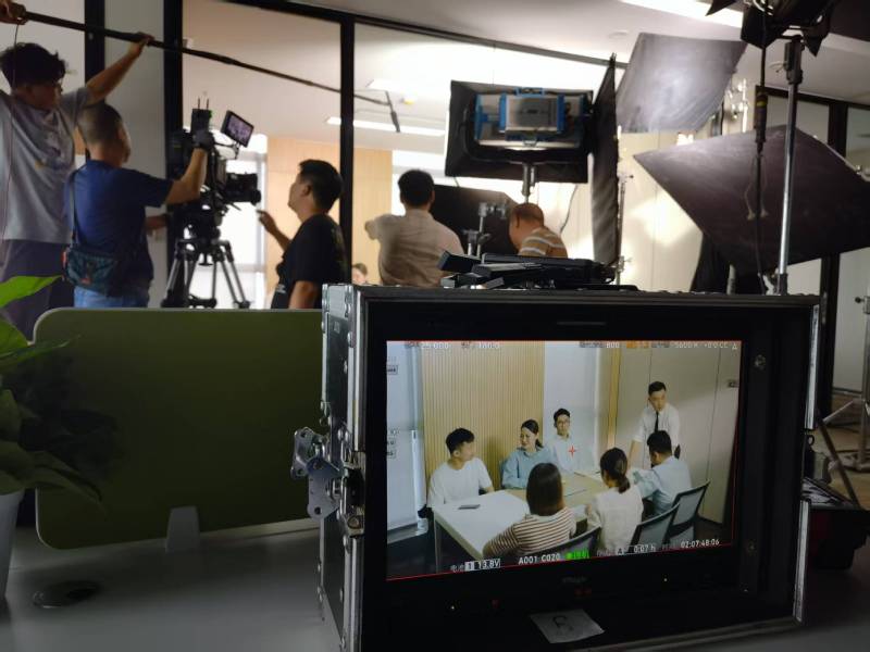 凉州区TVC拍摄公司：科技产品视觉化大师，诠释未来感与功能美学